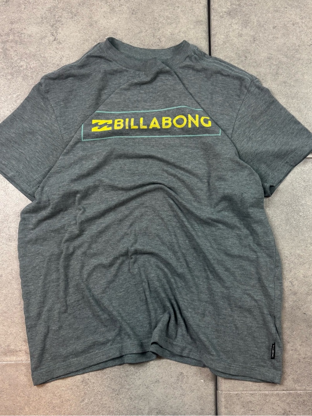 Gray billabong tshirt